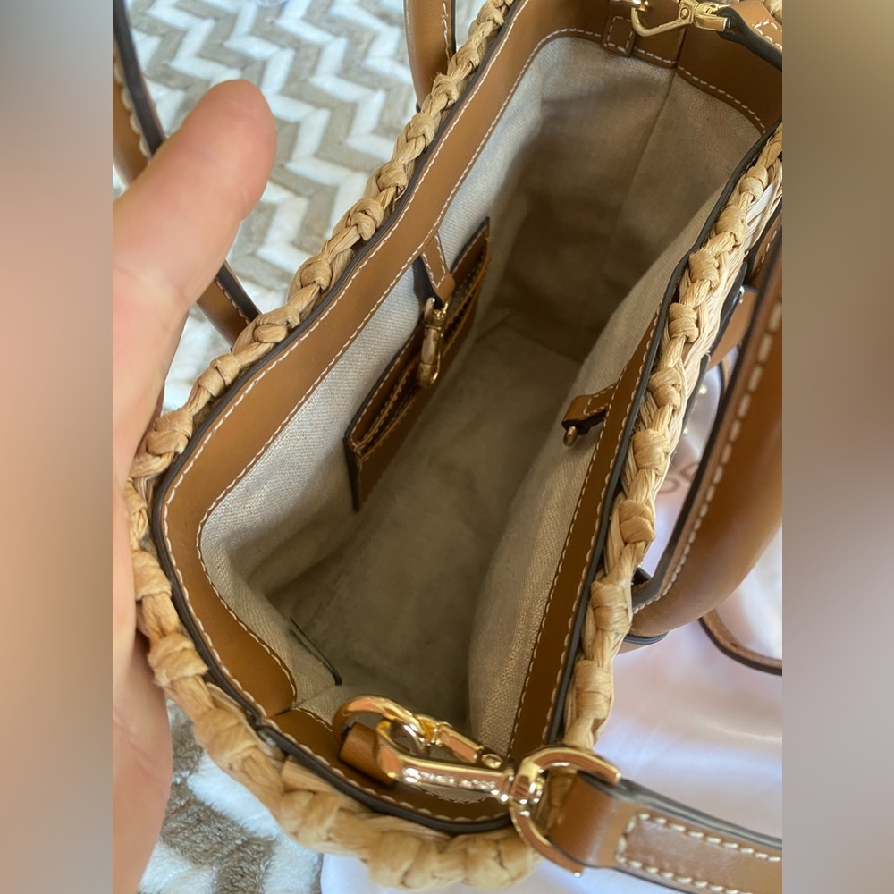 Michael Kors
MALIBU MEDIUM STRAW CROSSBODY - Picture 5 of 10
